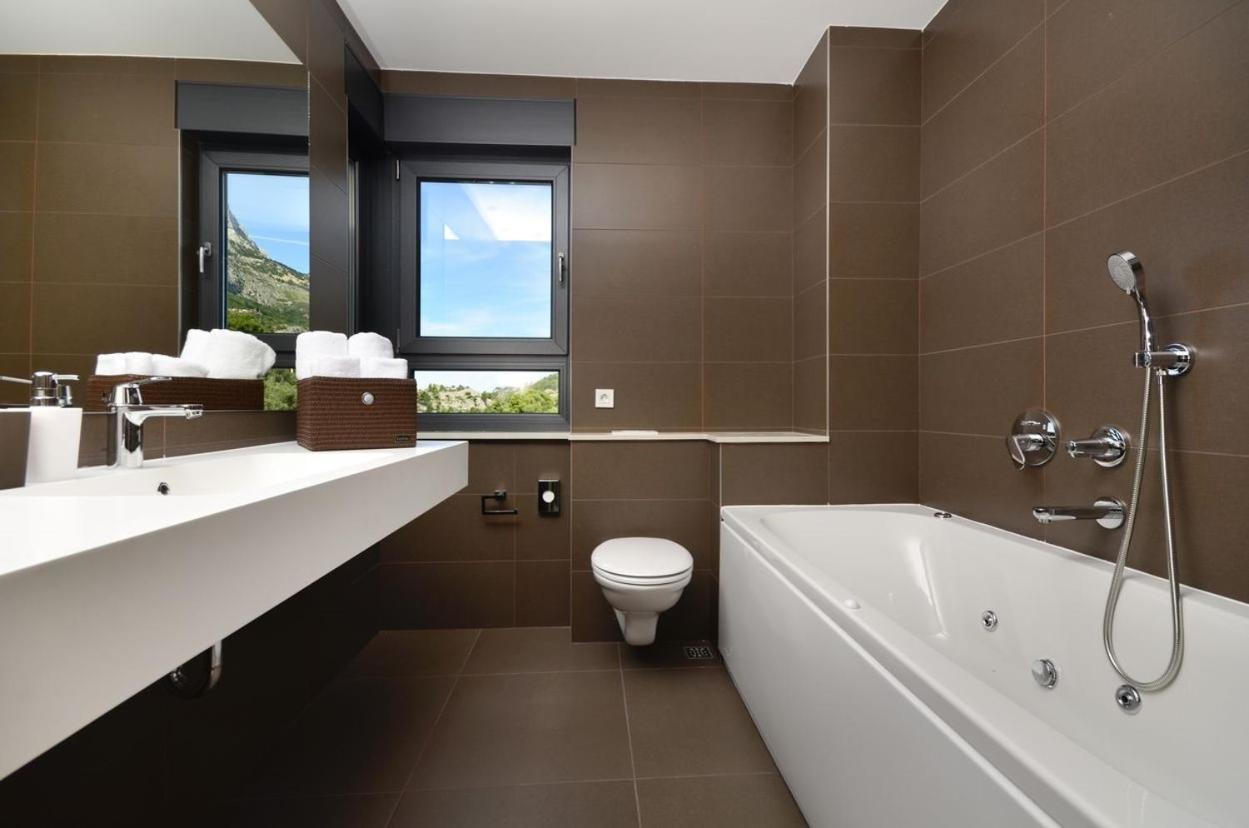 Villa View A Luxury Villa In Makarska, Heated Private Pool, Jacuzzi, Gym Exterior foto